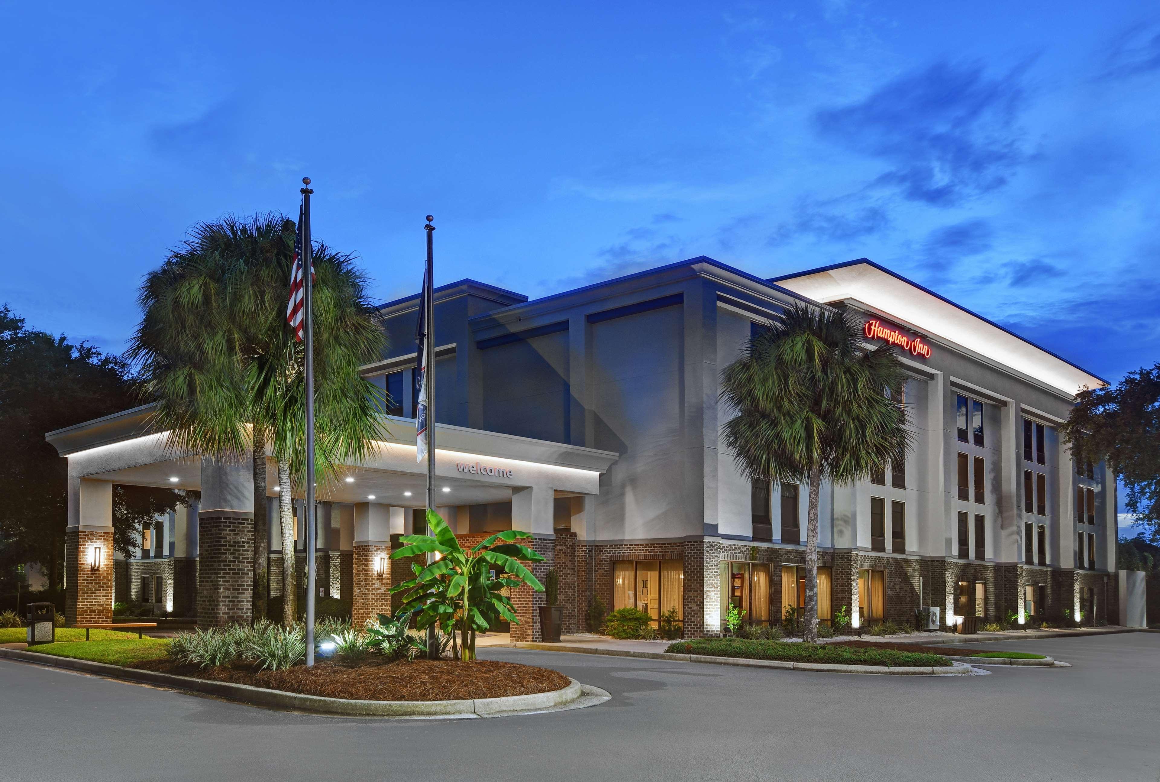 Hampton Inn Patriots Point Чарльстон Экстерьер фото