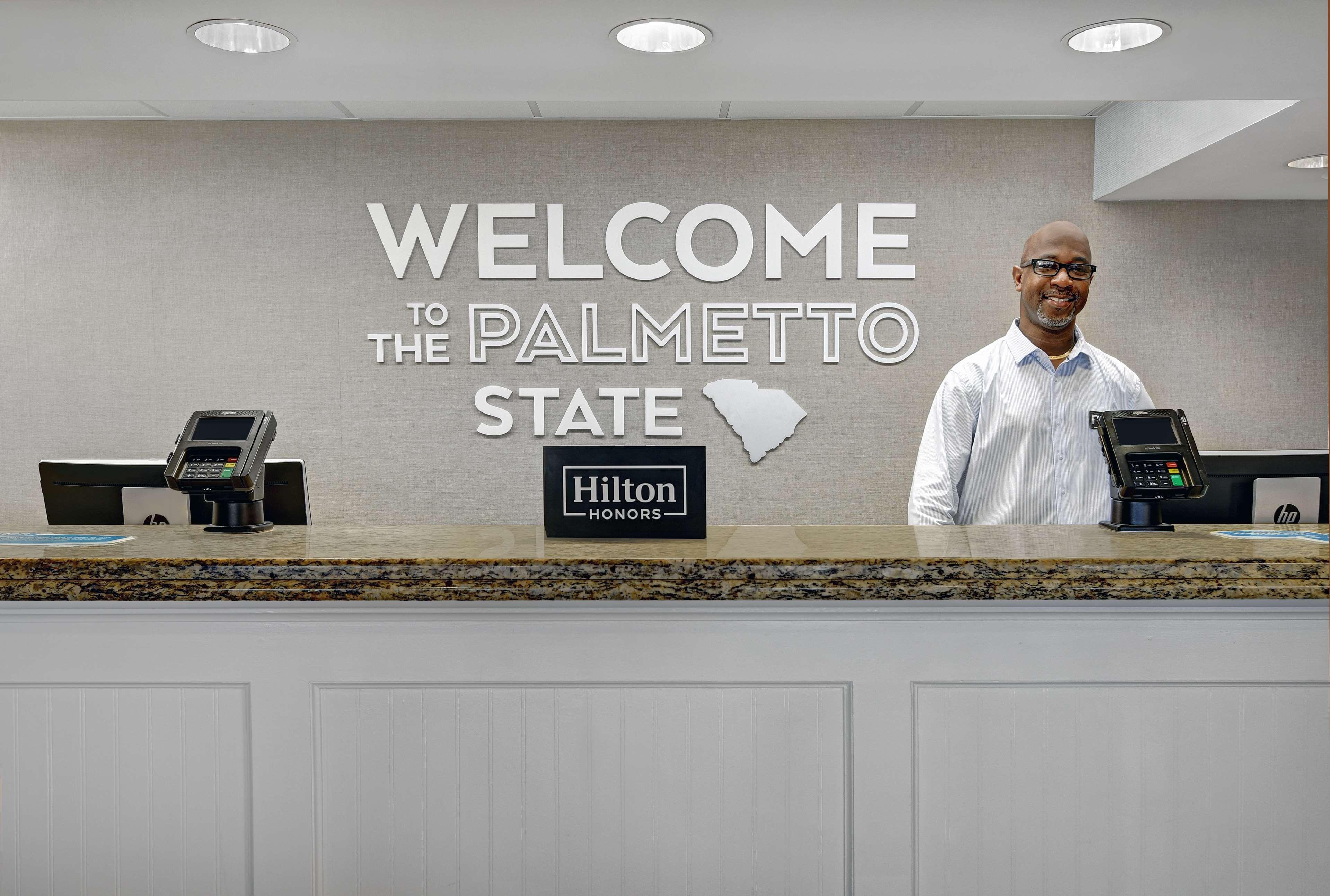 Hampton Inn Patriots Point Чарльстон Экстерьер фото